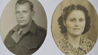 Съпрузи от 77 години издъхнаха в един и същи ден, хванати за ръце (СНИМКИ)