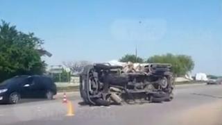 Зверска катастрофа на пътя Пловдив-Пазарджик, пожарникари режат ламарини, за да извадят пострадал (ВИДЕО)