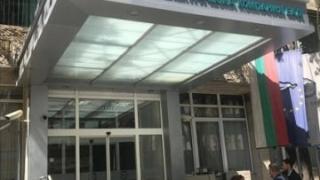 Разследват НЕК за договори с адвокати