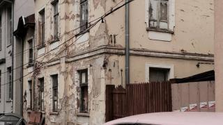 Грозна гледка в центъра на София! Обещаха ремонт за стотици хиляди, но цари същата разруха (СНИМКИ)