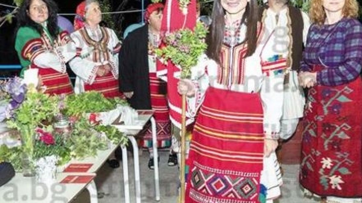Гастарбайтери вдигнаха старовремска сватба на единствения си син, за която Сандански ще говори дълго време (УНИКАЛНИ СНИМКИ)