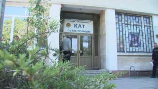 Тарантулата, ударил банковия клон на КАТ, се издължил на бакалия, после заровил плячката 