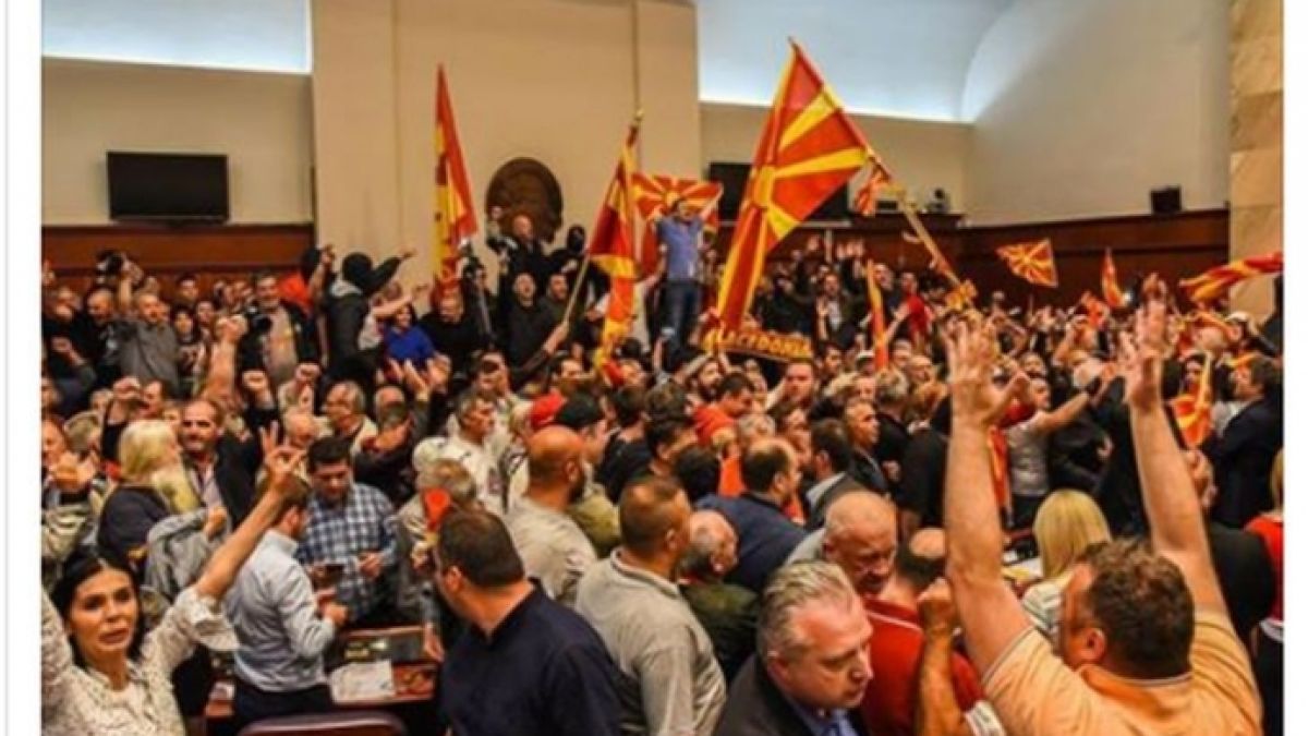 Никола Груевски с послание във Фейсбук по повод случващото се в Скопие (СНИМКИ)