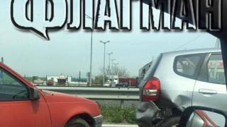 Адска катастрофа затапи Бургас! Опел се размаза в Хонда (СНИМКИ)