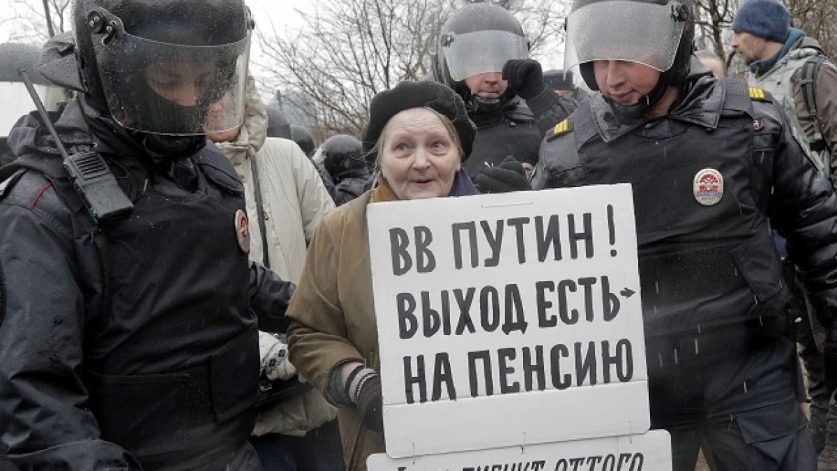 Хиляди срещу Путин в Москва (СНИМКИ)