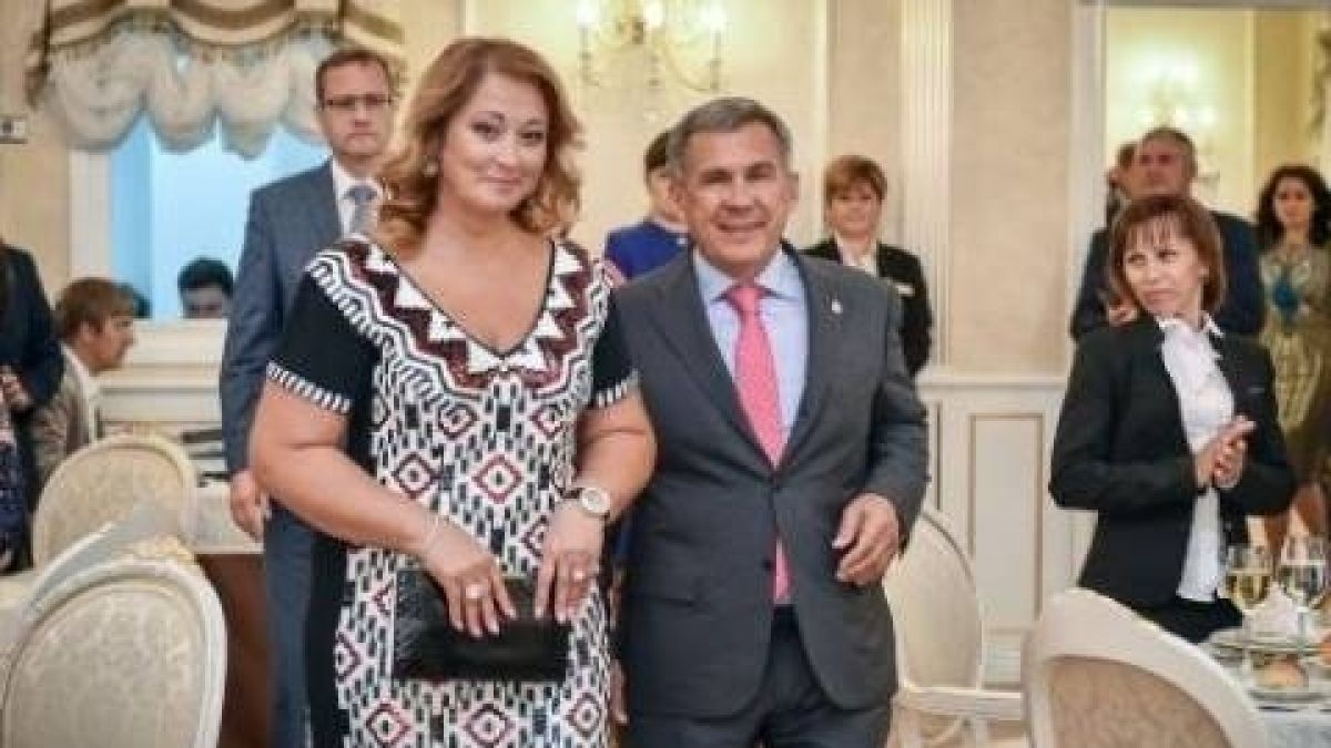 Има президент, който печели 313 пъти по-малко от съпругата си! Ето коя е тази делова първа дама, която сложи всички в малкия си джоб