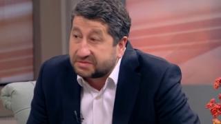 Христо Иванов продължава с турнето по медиите, пее старата песен на нов глас