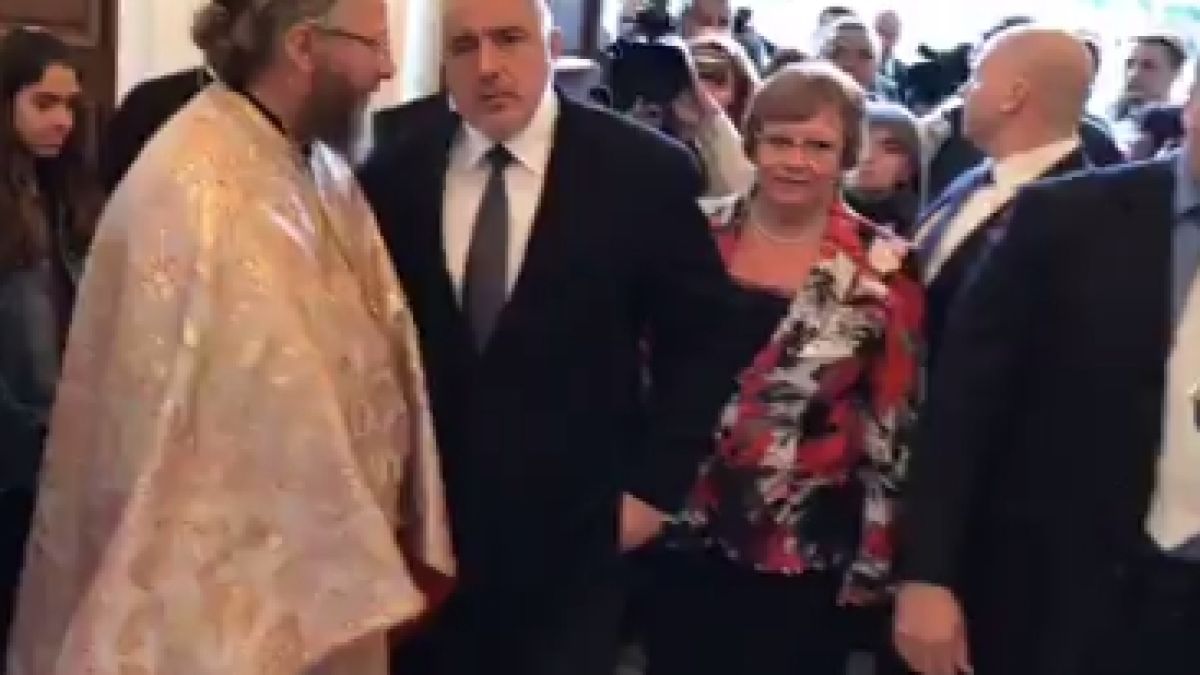 Борисов е в Ловеч, размени прегръдки с... (СНИМКИ/НА ЖИВО)
