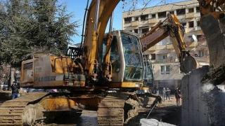Събориха сграда на МОН край плажа в Равда