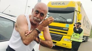 Екшън на пътя! Мъртво пиян тираджия за малко да прегази полицаи, а когато го измъкнаха не е за вярване какви ги свърши (СНИМКИ)