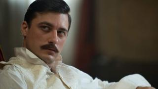 Гореща афера: Красивата Неда Спасова върти любов с Владо Карамазов!