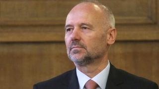 Кандидат за министър на отбраната заговори за 34 милиарда лева за армията и казармата