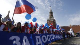 Вижте грандиозното първомайско шествие на профсъюзите в Москва (СНИМКИ/ВИДЕО)