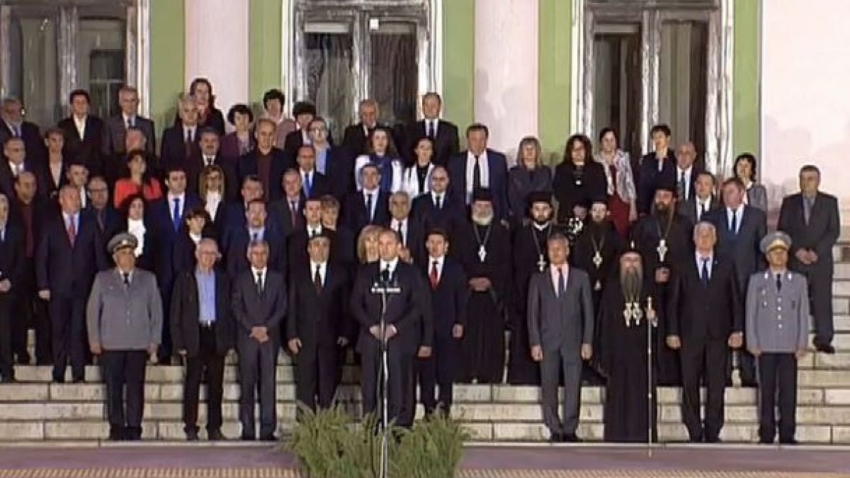 Президентът Радев отиде в Панагюрище и заговори за въстание, луди глави и нова България (СНИМКИ)