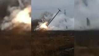 Зрелищно ВИДЕО след късо съединение! Ето как за секунди камък и дърво се превръщат в течност