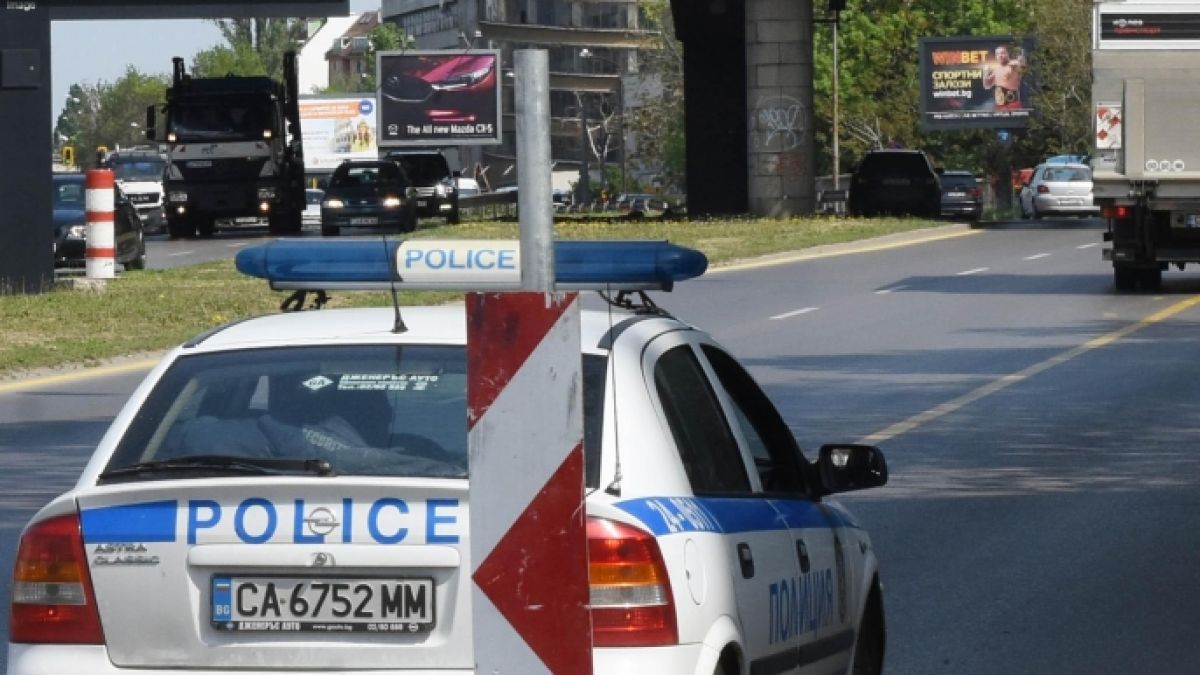 Кръв се лее от столичния мост „Чавдар“! Отчаян от живота човек се метна от съоръжението, а след това... (СНИМКИ)