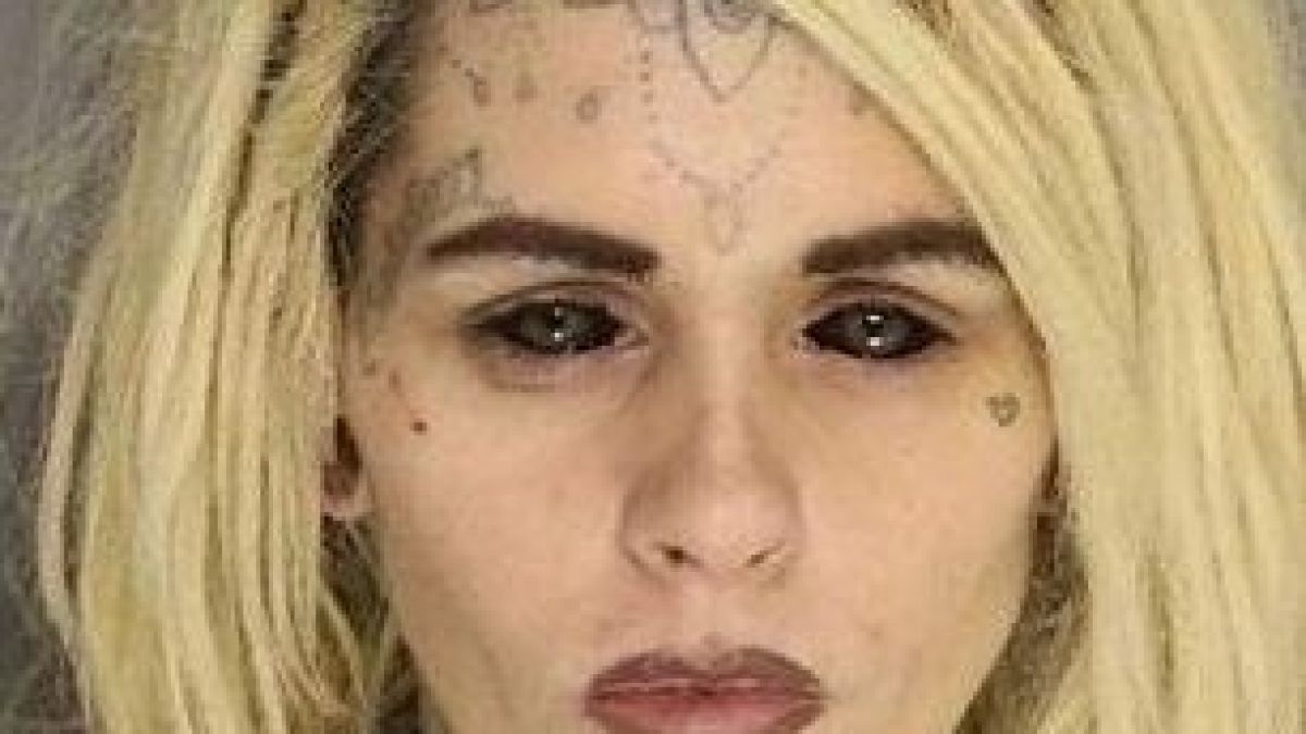 Зловещо: Арестуваха обладана от дявола жена със страшни черни очи (СНИМКА 18+)