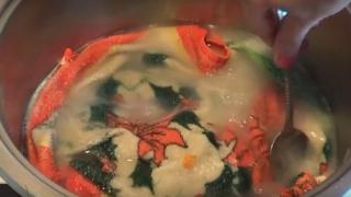 Кухненските ми кърпи се захабяват най-бързо и се налага да ги хвърлям, но откакто свекърва ми ме открехна на този трик са като нови