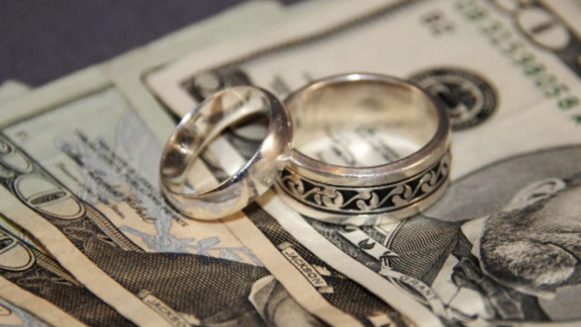 Млада колумбийка погълна 9 000 долара, за да ... 