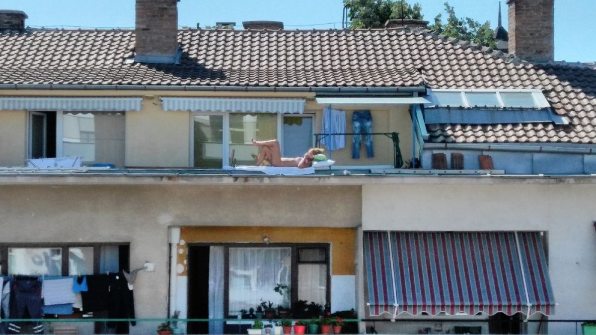 Столичанка нажежи до червено страстите в социалната мрежа с тези палави СНИМКИ (18+)