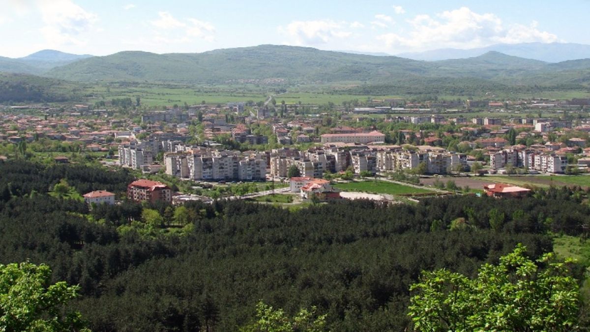 Стотици хора ще нощуват тази нощ на връх край Момчилград