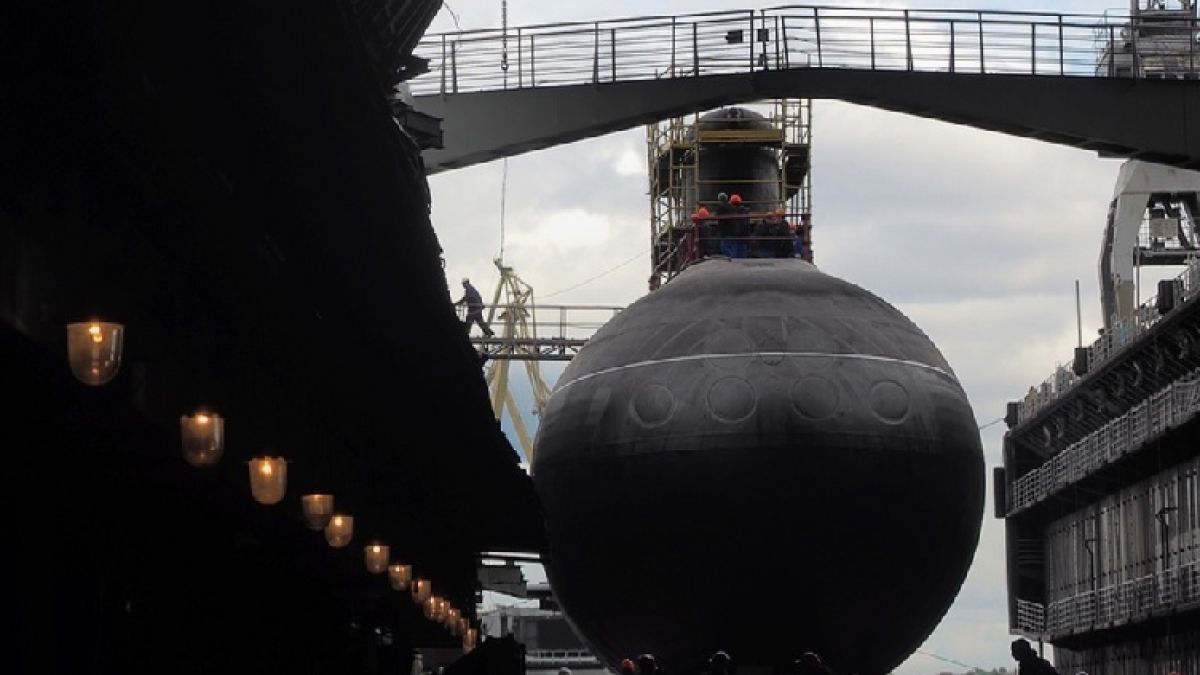 Русия вкарва в Черно море още една най-безшумна в света подводница от серията "Черната дупка" (ВИДЕО)