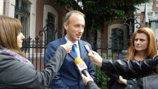 Новият просветен министър зарадва учителите! Заплатите тръгват нагоре от... 