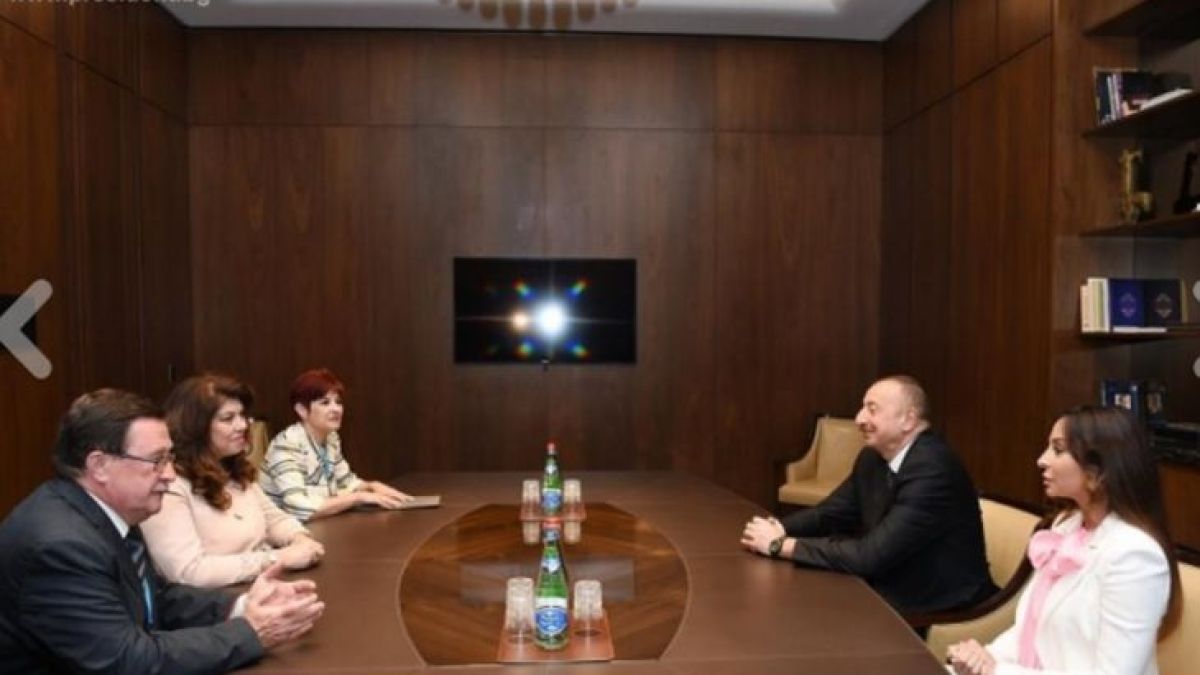 Радев прати по Йотова писмо на Илхам Алиев (СНИМКА) 