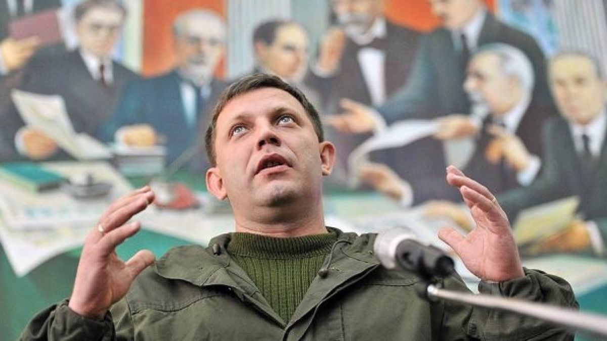 Извънредно от Донецк: Два взрива проехтяха пред колата на лидера на ДНР Захарченко на пътя за "Саур могила"!