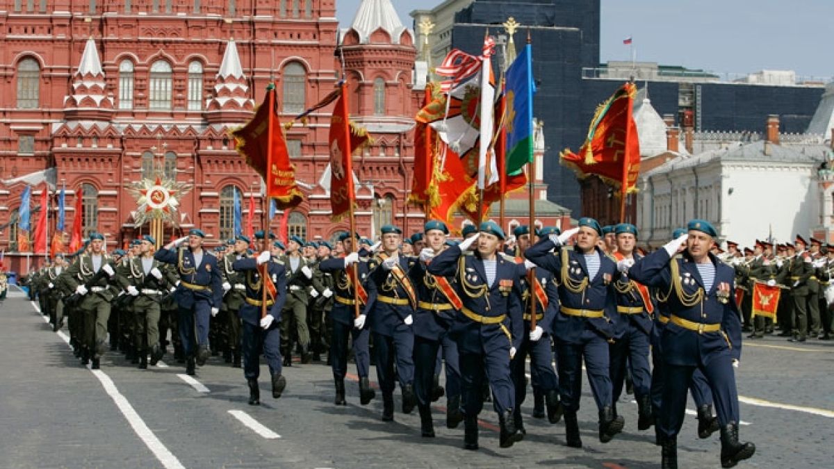 НА ЖИВО в БЛИЦ от Москва: Парадът на победата на Червения площад! (СНИМКИ)