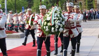 Румен Радев: Без тези милиони жертви за победата над хитлерофашизма днешна Европа нямаше да е същата! (СНИМКИ)