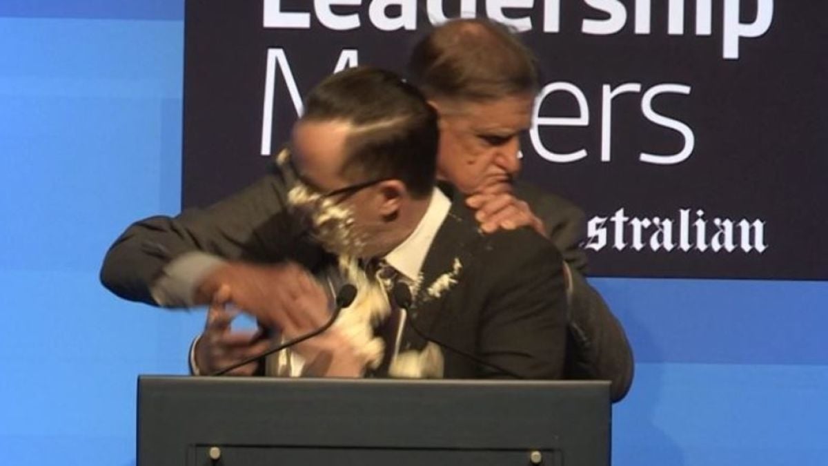 Унизен пенсионер се изгаври жестоко с голям шеф на световна компания (ВИДЕО)