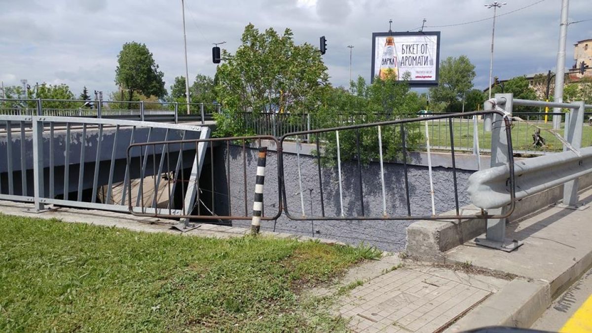 Не минавайте оттам, ако ви е мил животът! Надлез - убиец дебне за жертви в столичен квартал (СНИМКА)