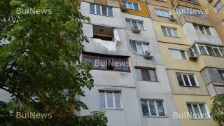 Гръмнала газова бутилка отнесе тераса и потроши кола във Враца (СНИМКИ)