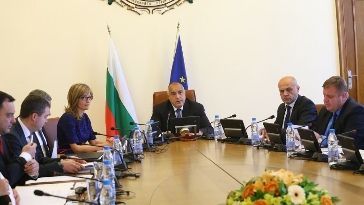 Премиерът Борисов събира най-вярната си свита, ще се среща с...