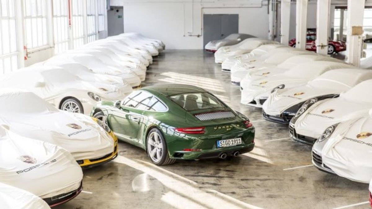 Легендарното Porsche 911 номер 1 000 000 напусна Щутгарт  