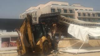 В Слънчев бряг ври и кипи, култово заведение рухна пред очите на министъра на туризма (СНИМКИ)