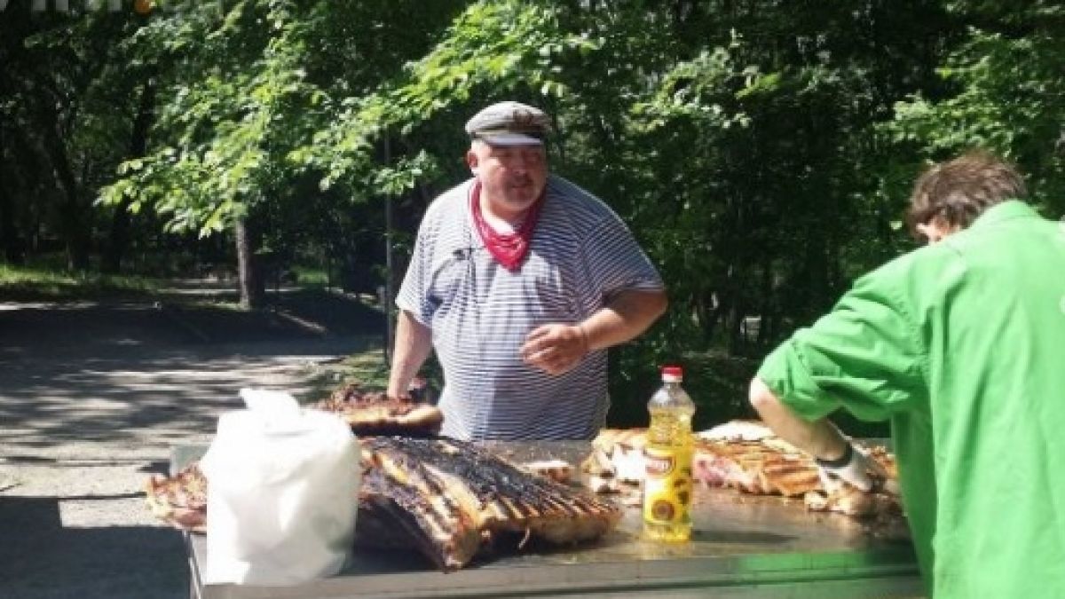 Ути Бъчваров отпразнува 20 години на екран с ... (СНИМКИ)