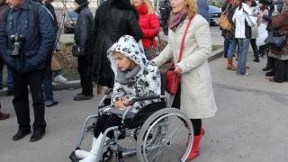 Майки на деца с увреждания настояват за нов закон