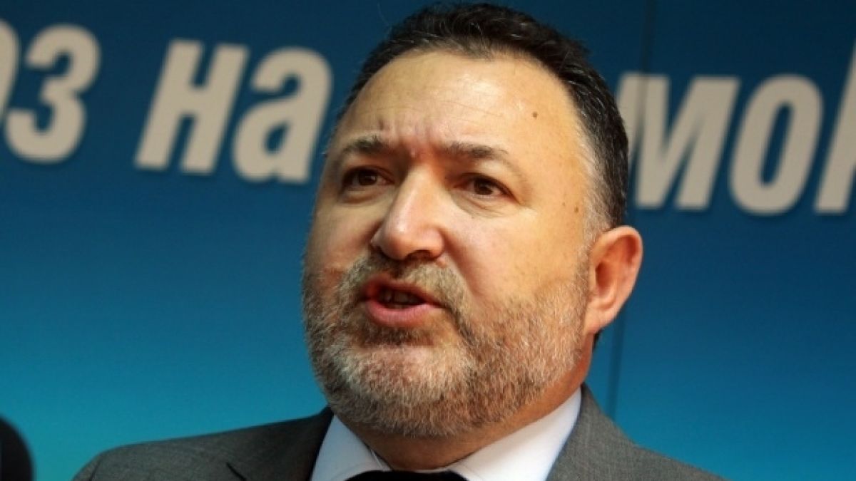 Кметът на Карлово на спешна среща в министерствата, иска спасение за общинските болници