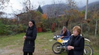 Елитно петричко ченге върви по петите на Ани Карагогушева! Вече година зорко я пази жената от Матоко