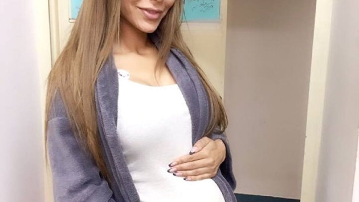 Лъсна истината за бременността на Бони! Даже вече роди и показа бебето! (СНИМКИ)