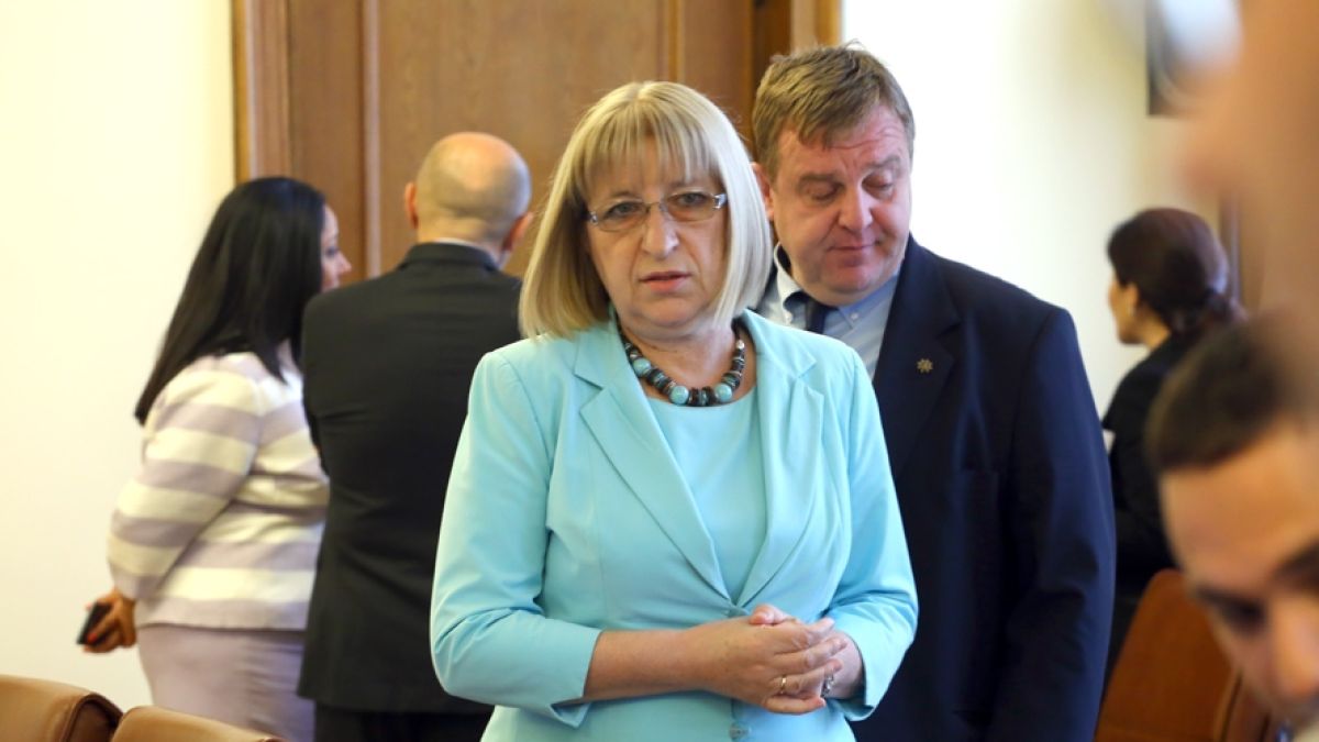 Човек на Нинова шашна всички с признанието, което направи за Цачева