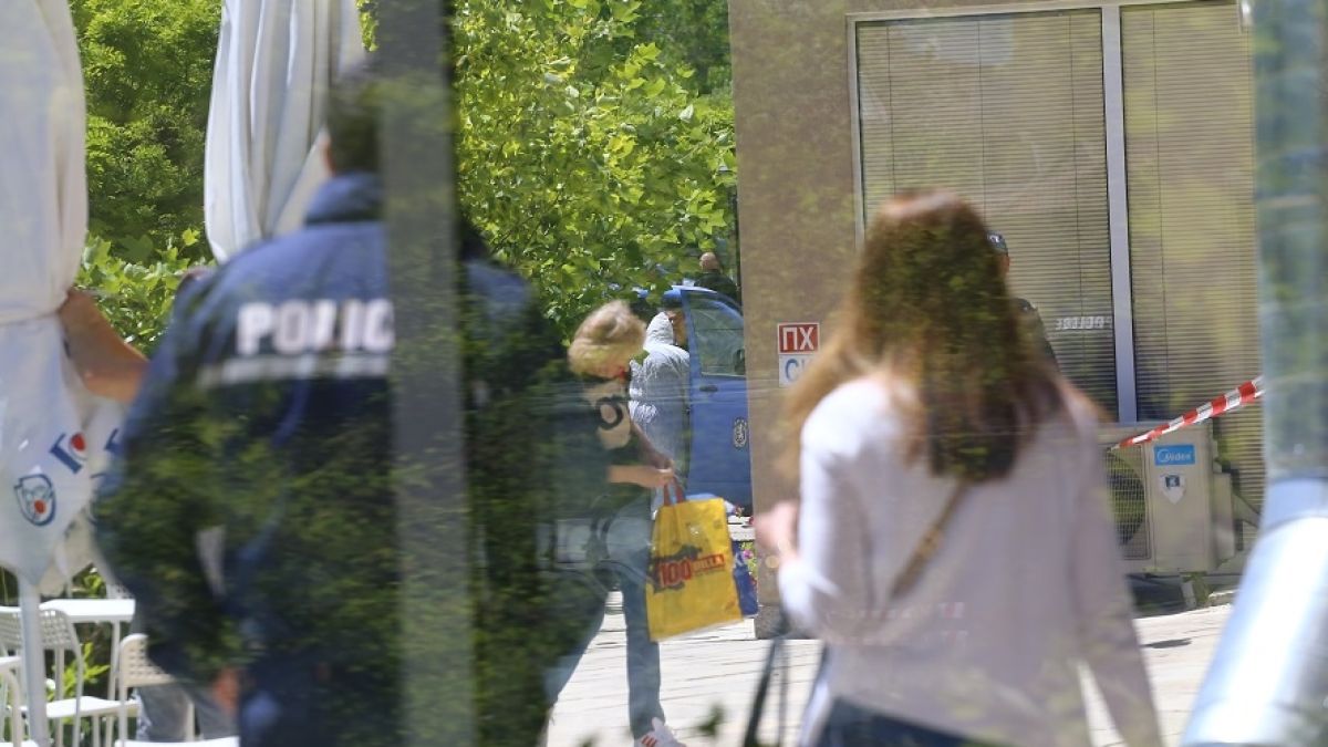 Извънредно и първо в БЛИЦ! Застрелян полицай в столичния кв. "Младост"