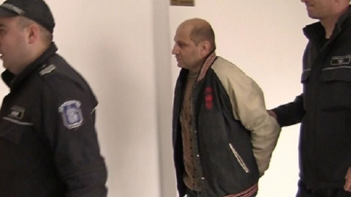Полицаи задържаха бруталния рецидивист Доктора, този път се правел на данъчен 