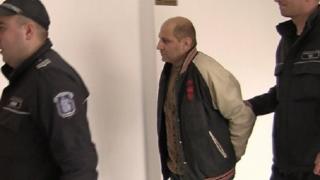 Полицаи задържаха бруталния рецидивист Доктора, този път се правел на данъчен 
