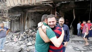 При взрив на две коли бомби в Багдад загинаха най-малко 10 души