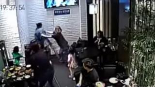 ВИДЕО, заснело здрав скандал в кафене, стана хит в интернет