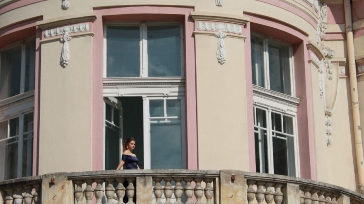 Необичайната фотосесия на една абитуриентка от Русе 