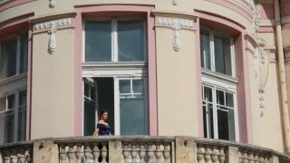 Необичайната фотосесия на една абитуриентка от Русе 